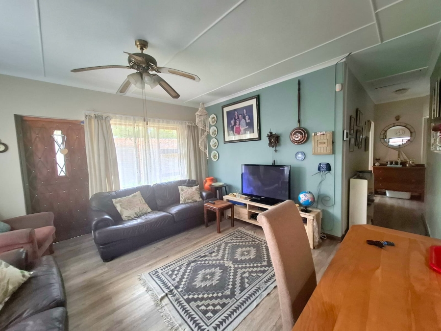 5 Bedroom Property for Sale in Beacon Bay Eastern Cape